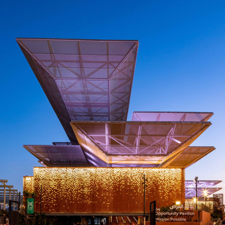 Un immense auvent en acier pour le pavillon Opportunity à l’Expo 2020