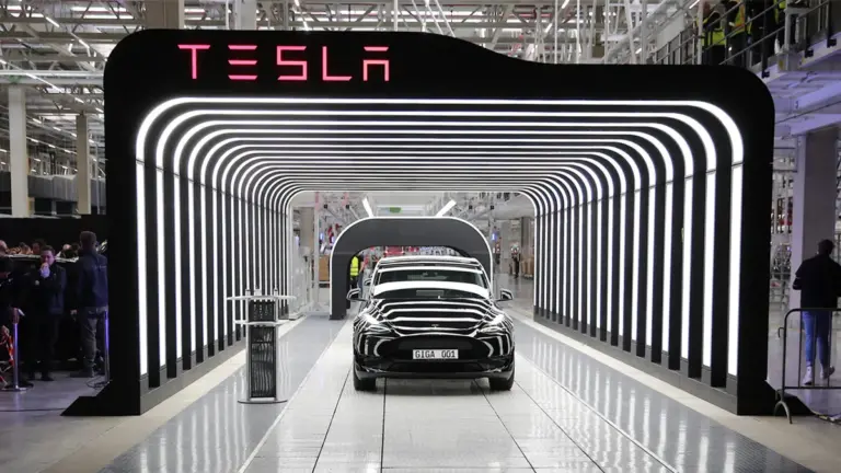 Red Sea disruption set to halt Tesla production in Germany